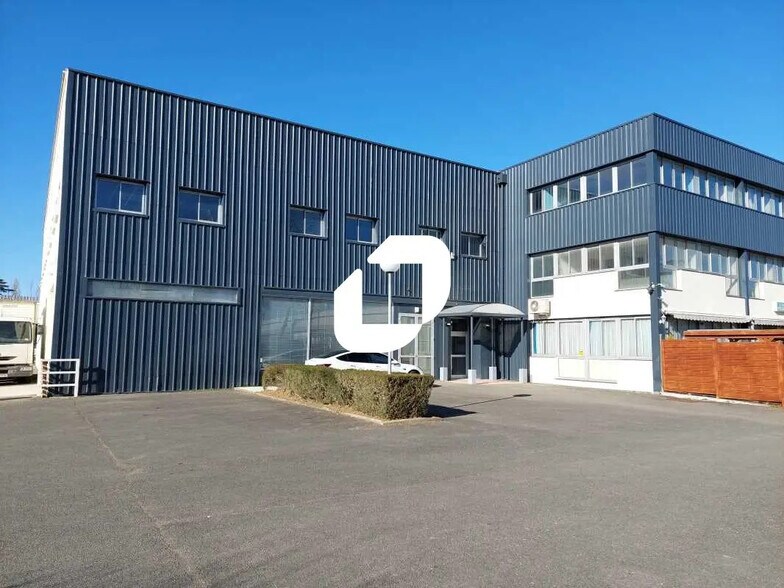 Bureau dans Trappes à vendre - Photo de l’immeuble – Image 1 sur 16