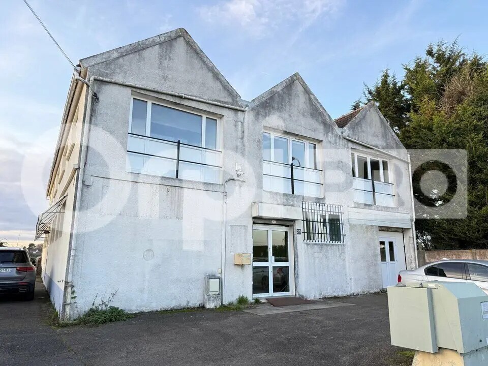 Local d'activités dans Le Mesnil-Saint-Denis à vendre Photo de l’immeuble– Image 1 sur 13