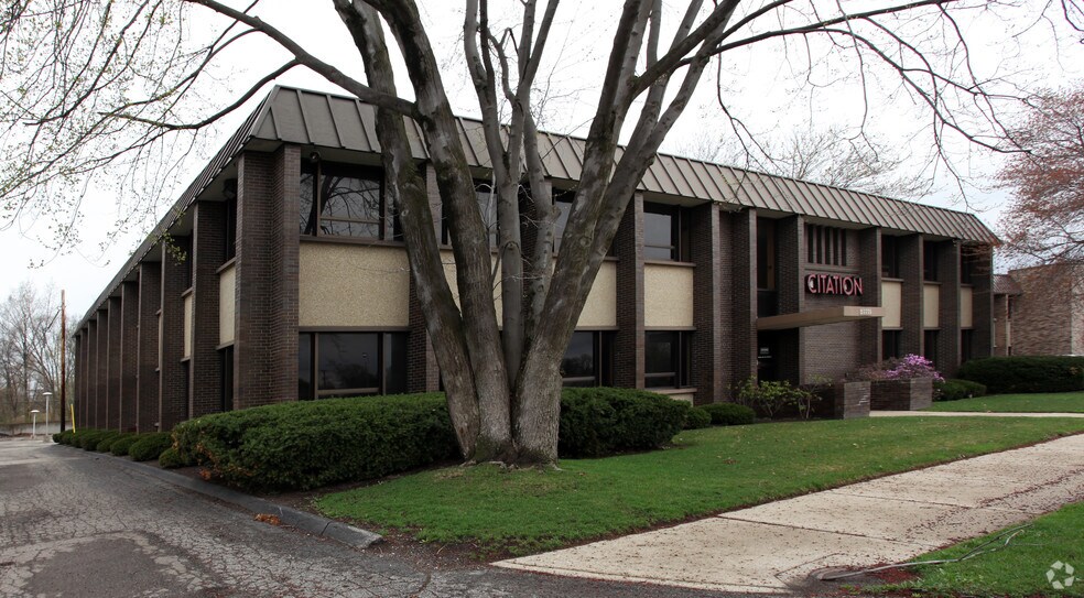 23775 Northwestern Hwy, Southfield, MI à louer - Photo de l’immeuble – Image 1 sur 6