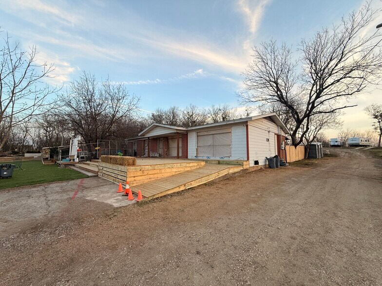 7701 Colton Bluff Springs Rd, Austin, TX à louer - Photo de l’immeuble – Image 2 sur 9