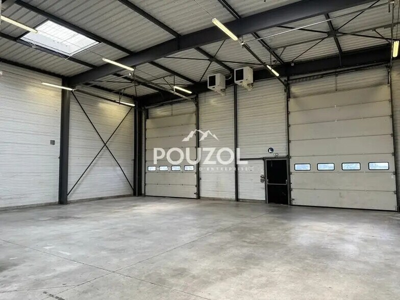 Local d’activités dans Gerzat à louer - Photo de l’immeuble – Image 2 sur 12