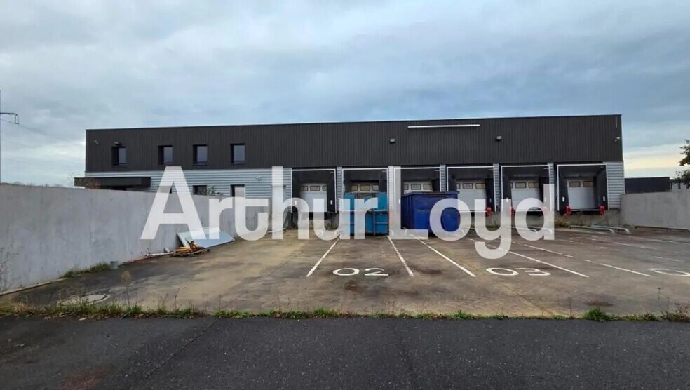 Local d'activités dans Mouen à vendre - Photo de l’immeuble – Image 2 sur 6