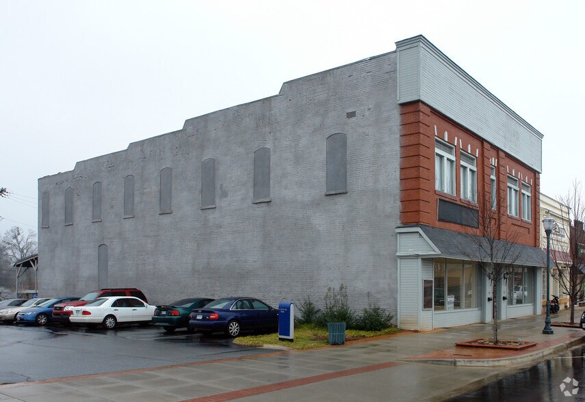 319-321 Main St, Seneca, SC à louer - Photo principale – Image 1 sur 3