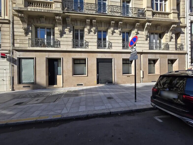Local commercial dans Paris à louer - Photo de l’immeuble – Image 1 sur 2