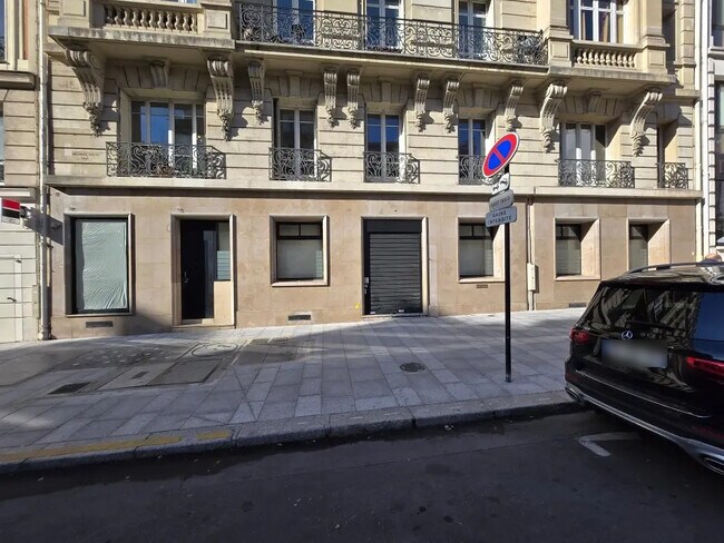 Plus de détails pour Local commercial à louer