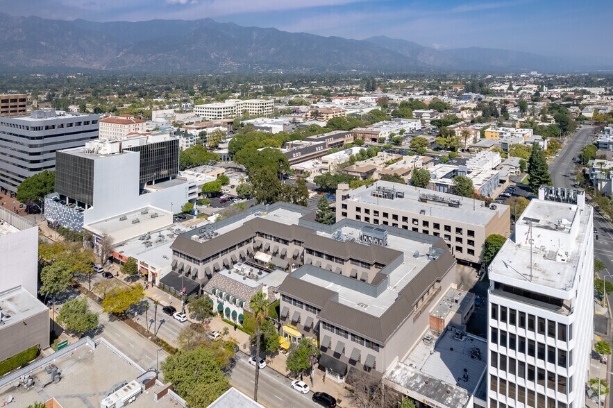 140-146 S Lake Ave, Pasadena, CA à louer - Photo de l’immeuble – Image 3 sur 10