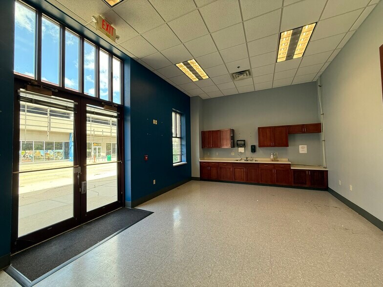 110-301 N Adams St, Green Bay, WI à vendre - Photo de l’immeuble – Image 3 sur 28