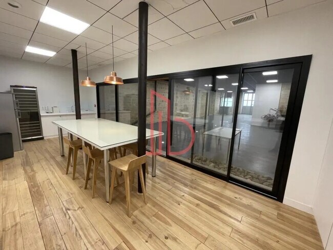 Plus de détails pour Bureau à vendre