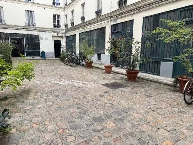 Local commercial dans Paris à vendre - Photo de l’immeuble – Image 2 sur 12
