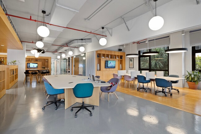 Plus de détails pour 222 NW 24th St, Miami, FL - Coworking à louer