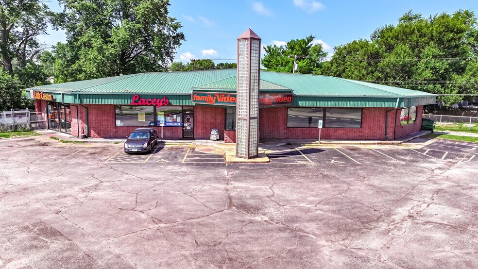 1935 N Water St, Decatur, IL à louer - Photo de l’immeuble – Image 1 sur 4