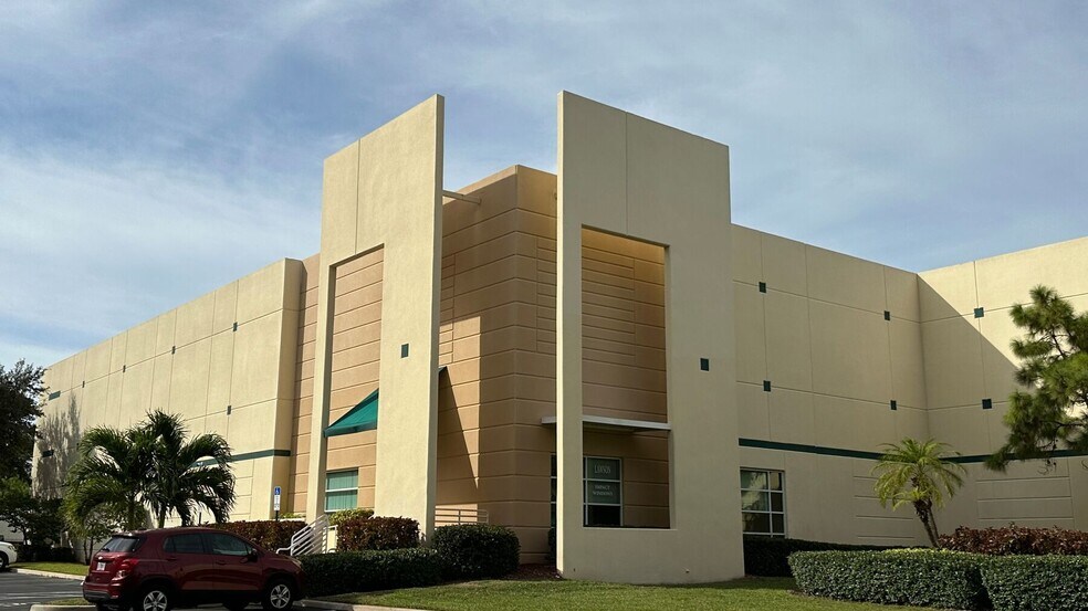 2035 High Ridge Rd, Boynton Beach, FL à louer - Photo de l’immeuble – Image 1 sur 2