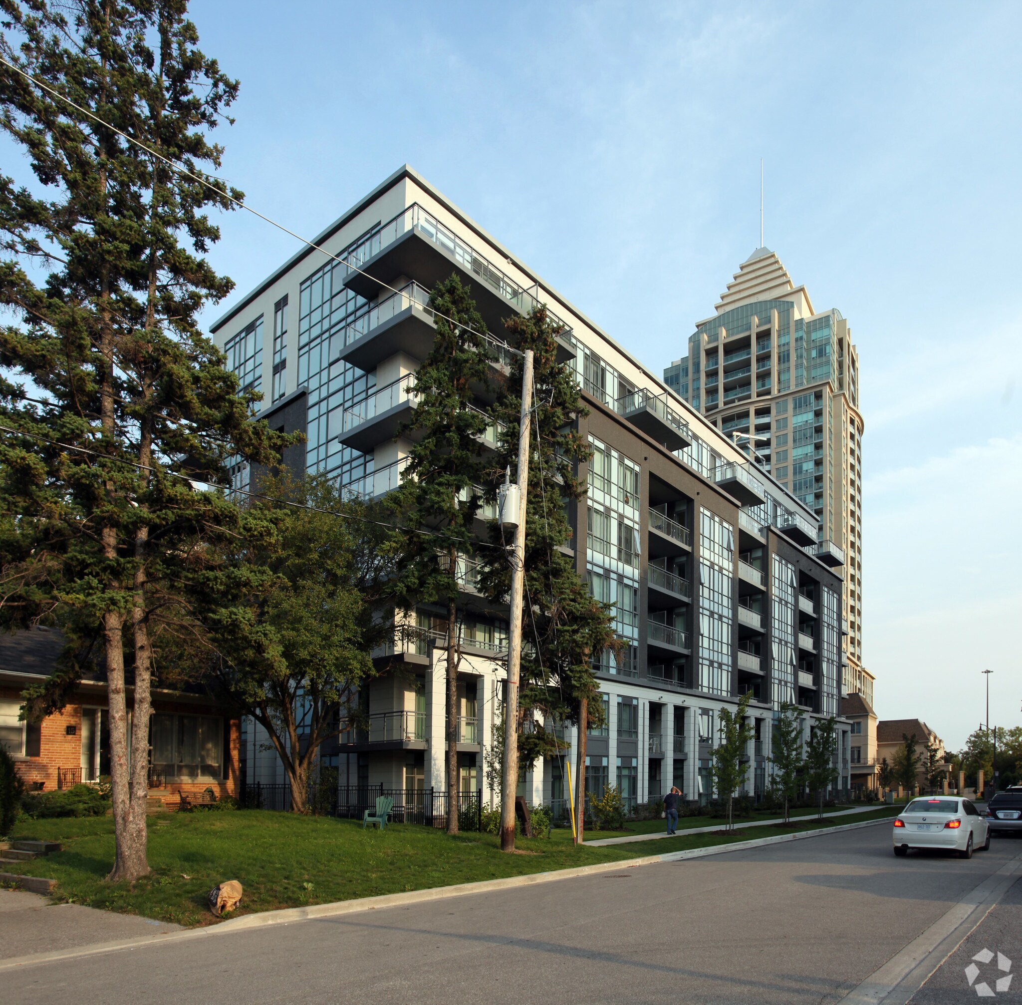 17-25 Kenaston Gdns, Toronto, ON à vendre Photo principale– Image 1 sur 3