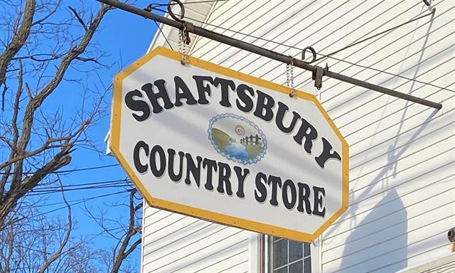 972 VT Route 7A, Shaftsbury, VT à vendre - Photo de l’immeuble – Image 3 sur 12