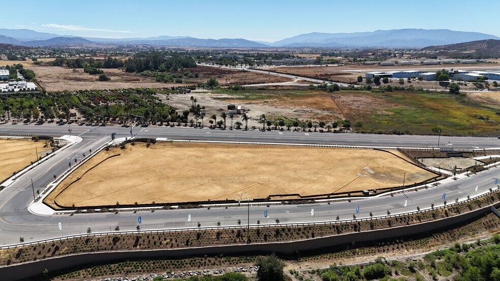 Parcel 3 Willow Springs, Murrieta, CA à louer - Aérien – Image 3 sur 7