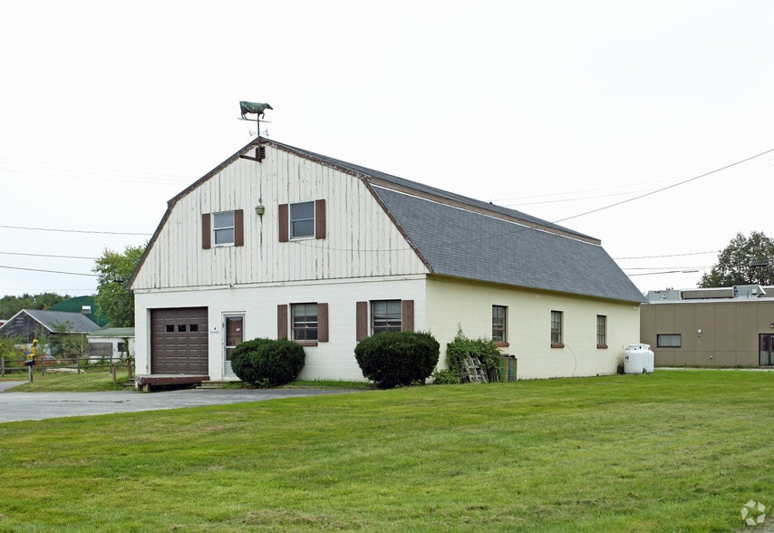 2-4 Industry Rd, Brunswick, ME à vendre - Photo principale – Image 1 sur 3