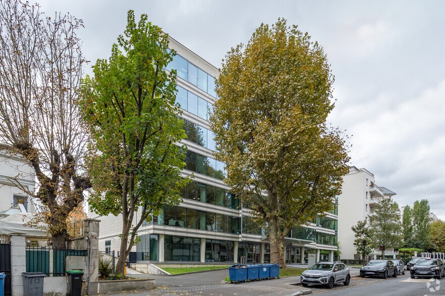 Bureau dans Neuilly-sur-Seine à louer - Photo de l’immeuble – Image 2 sur 3