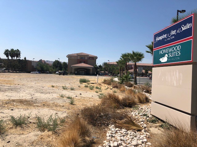 E Hospitality Ln, San Bernardino, CA à louer - Photo de l’immeuble – Image 3 sur 18
