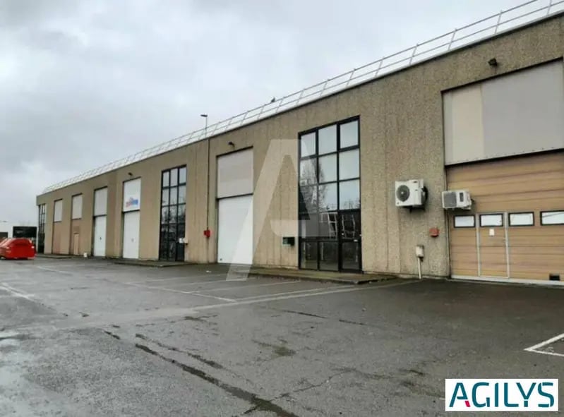 6-8 Rue Marie Curie, Coignières à louer Photo de l’immeuble– Image 1 sur 6