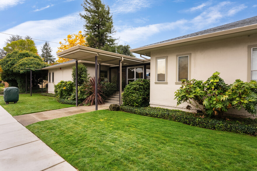 564 S Dora St, Ukiah, CA à vendre - Photo de l’immeuble – Image 2 sur 36