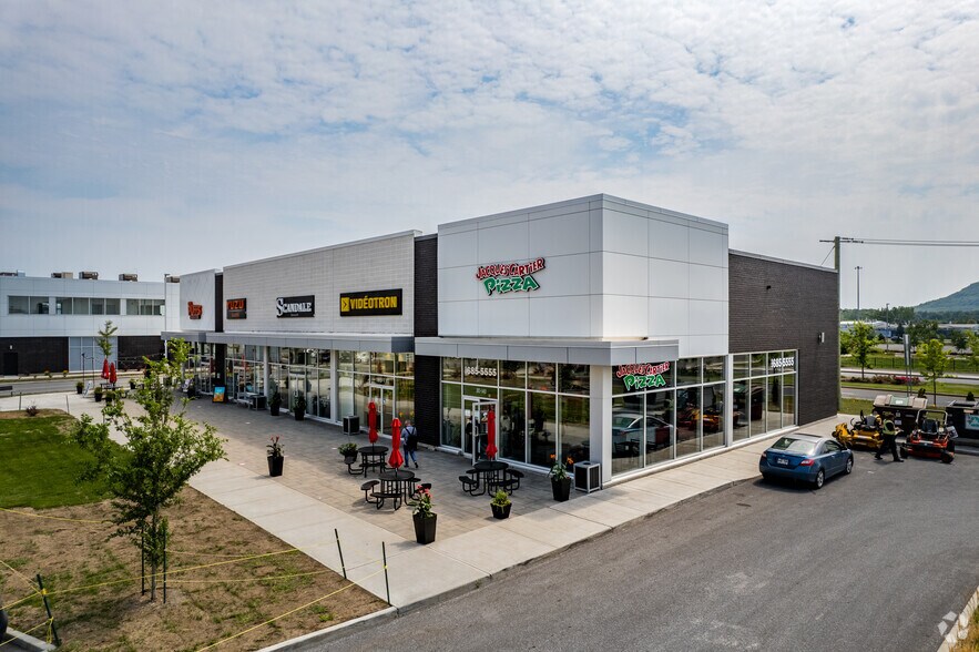 183 Boul Armand Frappier, Sainte-julie, QC à louer - Photo de l’immeuble – Image 1 sur 5