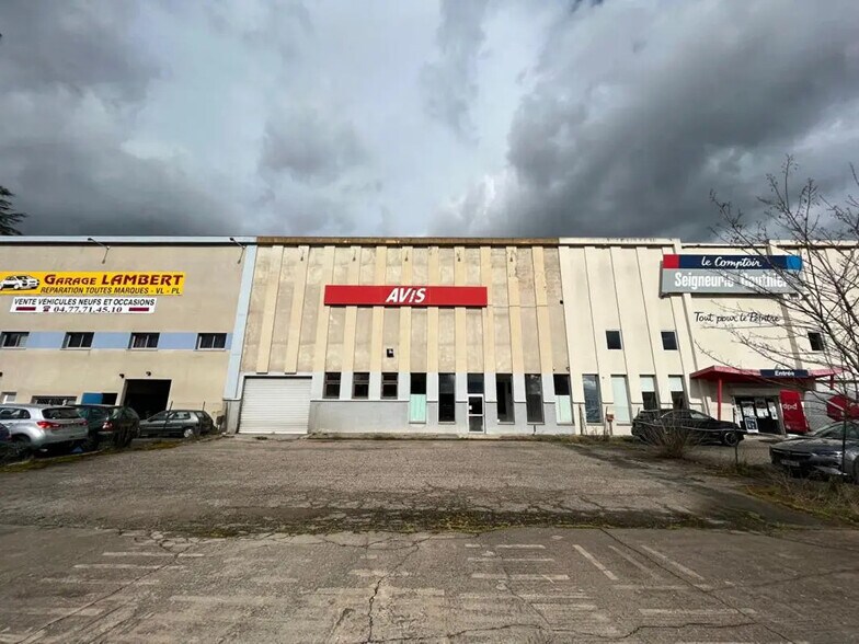Local d’activités dans Roanne à louer - Photo de l’immeuble – Image 1 sur 5
