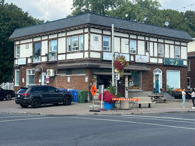 17 Av De La Baie-De-Valois, Pointe-claire, QC à louer - Photo principale – Image 1 sur 6