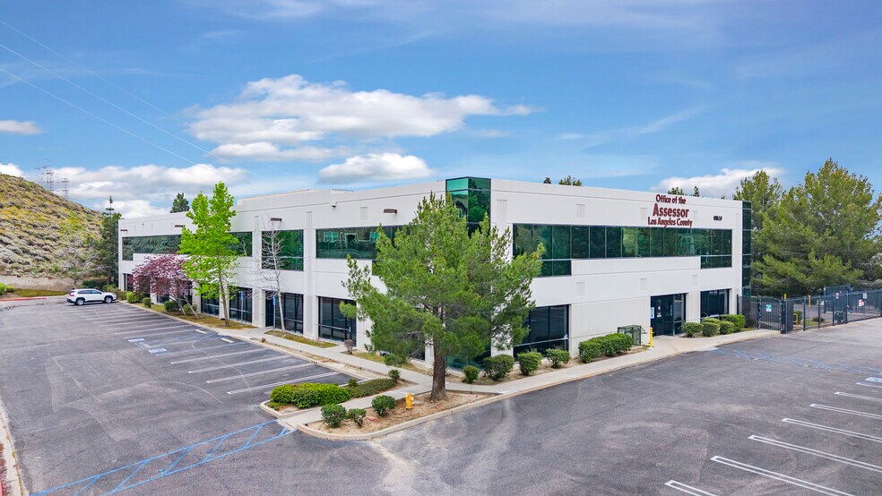 13800 Balboa Blvd, Sylmar, CA à louer - Photo de l’immeuble – Image 2 sur 9