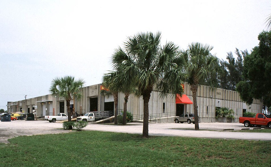 950 W 13th St, Riviera Beach, FL à louer - Photo de l’immeuble – Image 3 sur 8