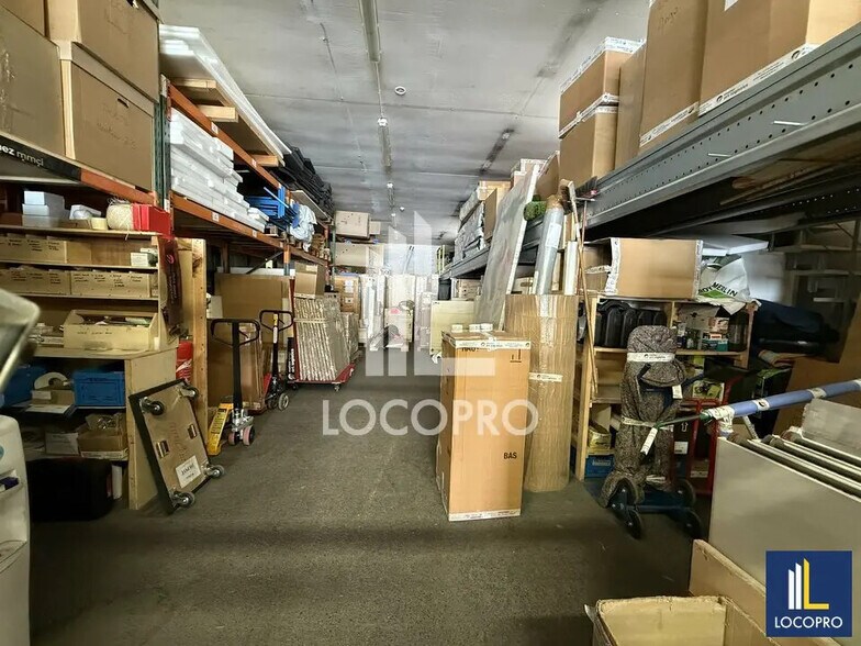 Local d’activités dans Saint-Laurent-du-Var à louer - Photo de l’immeuble – Image 3 sur 3