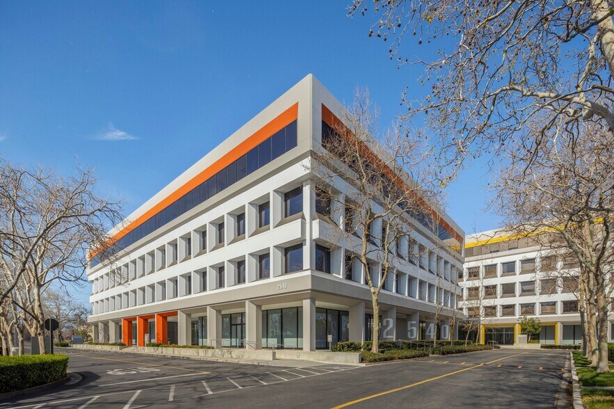 2590 N 1st St, San Jose, CA à louer - Photo de l’immeuble – Image 3 sur 15