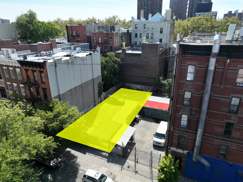 410 E 115th St, New York, NY à vendre - Photo de l’immeuble – Image 2 sur 4