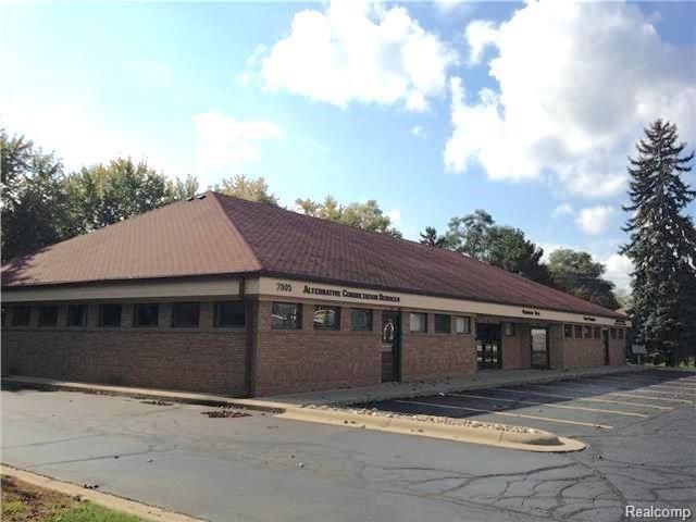 7805 Cooley Lake Rd, West Bloomfield, MI à vendre - Photo de l’immeuble – Image 2 sur 7
