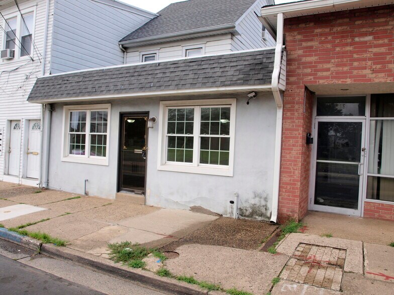 209 Bridgeboro St, Riverside, NJ à louer - Photo de l’immeuble – Image 2 sur 12