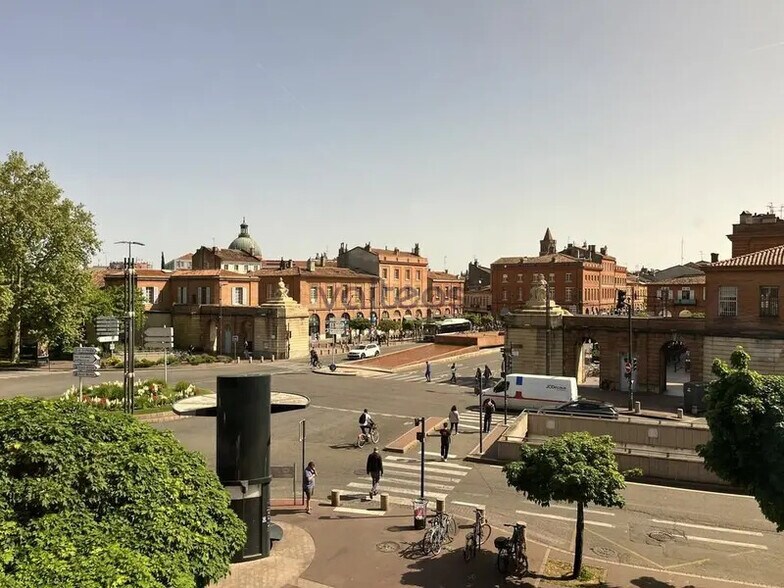 18 Place Roguet, Toulouse à louer - Photo de l’immeuble – Image 1 sur 6