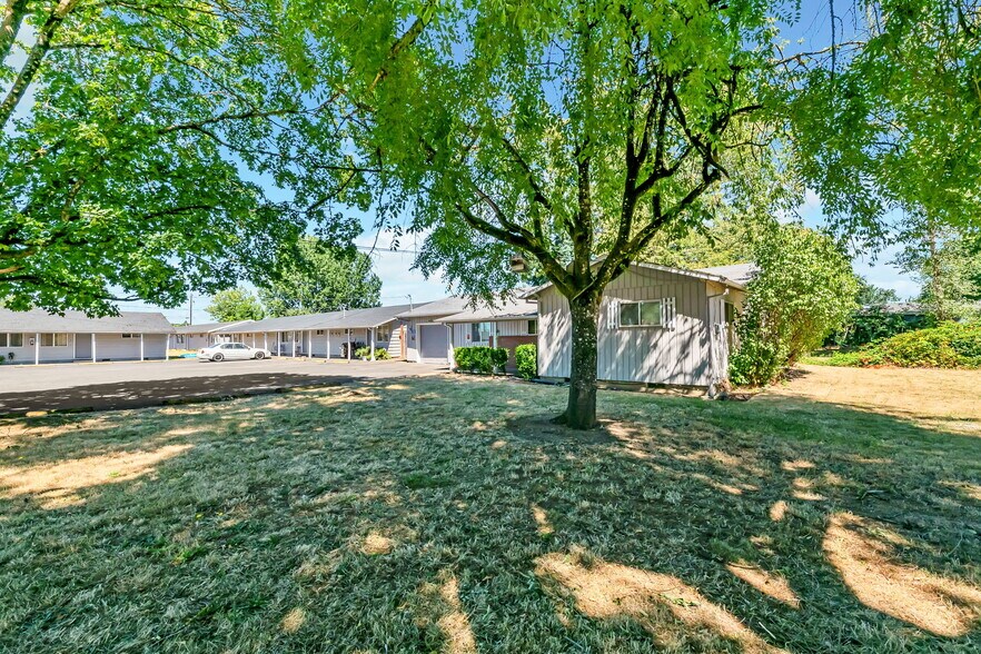 522 N Adair St, Cornelius, OR à vendre - Photo de l’immeuble – Image 3 sur 12