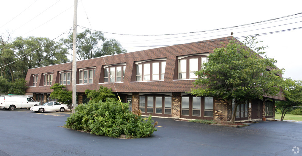 95 W Grand Ave, Lake Villa, IL à louer - Photo de l’immeuble – Image 3 sur 10