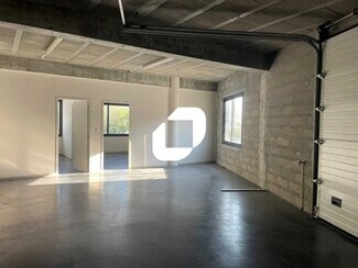 Plus de détails pour Local d'activités à louer