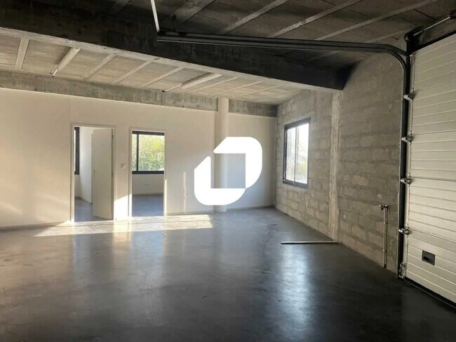 Plus de détails pour Local d'activités à louer