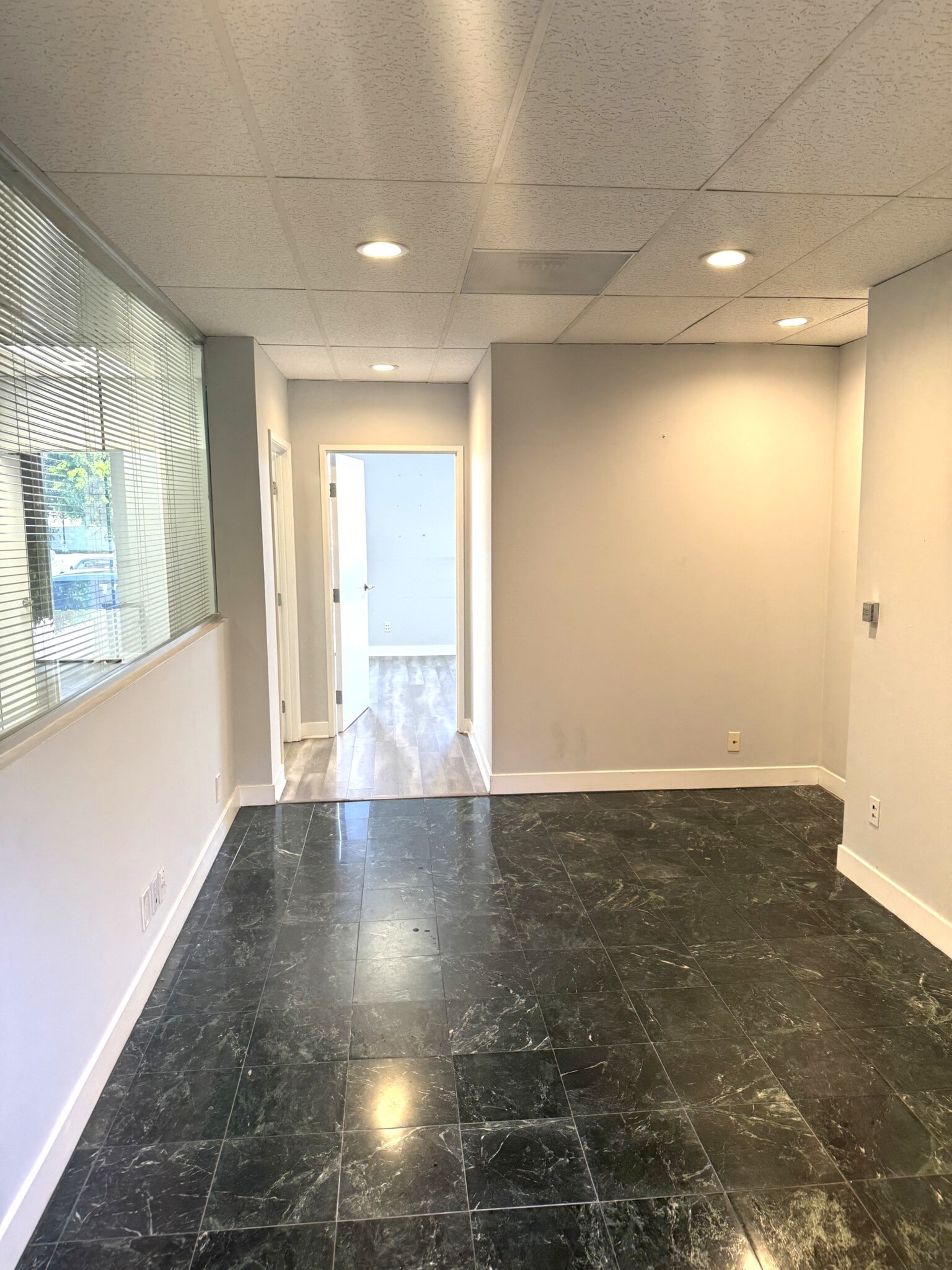 17337 Ventura Blvd, Encino, CA à louer Photo intérieure– Image 1 sur 7