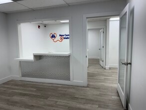 14645 NW 77th Ave, Miami Lakes, FL à louer Photo de l’immeuble– Image 2 sur 21