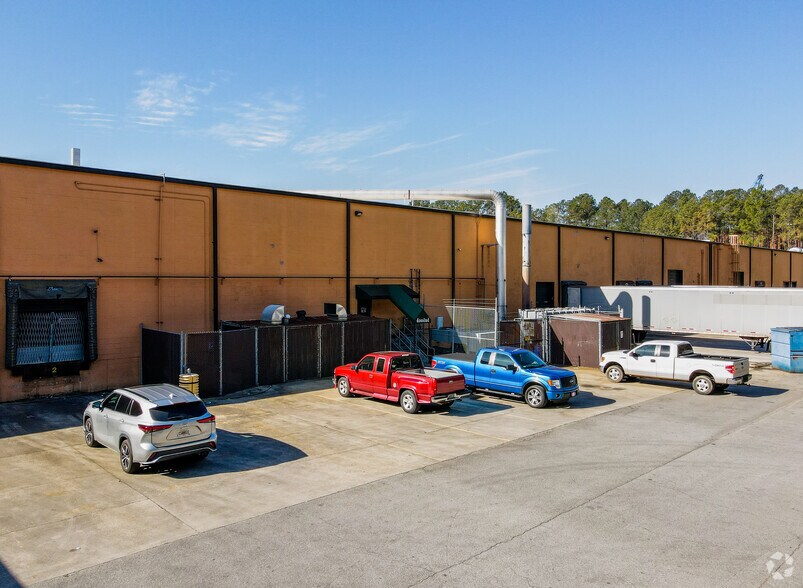 7990 Second Flags Dr, Austell, GA à louer - Photo de l’immeuble – Image 3 sur 17