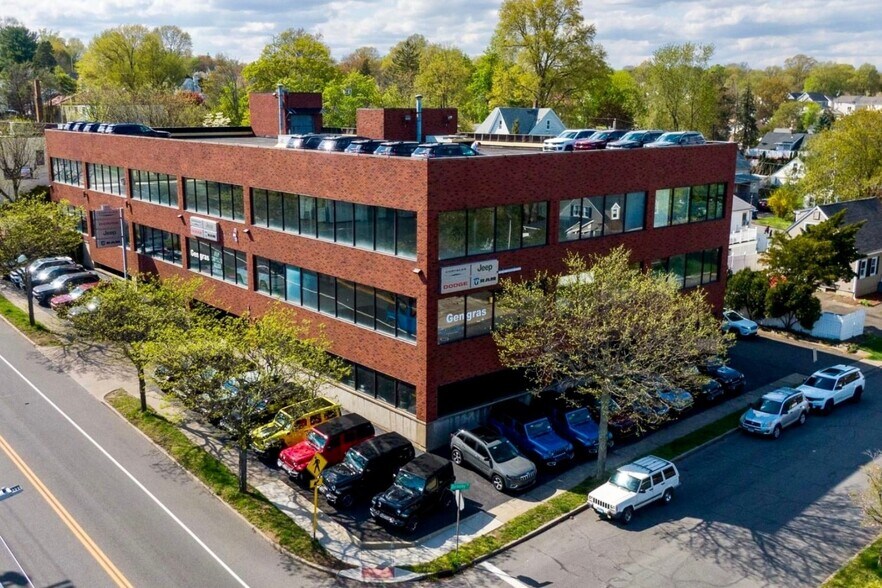 430 Tunxis Hill Rd, Fairfield, CT à vendre - Photo de l’immeuble – Image 2 sur 14