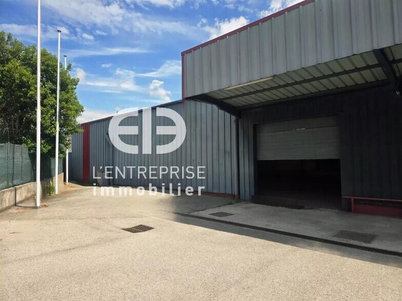 Industriel/Logistique dans Carros à louer - Photo de l’immeuble – Image 2 sur 8