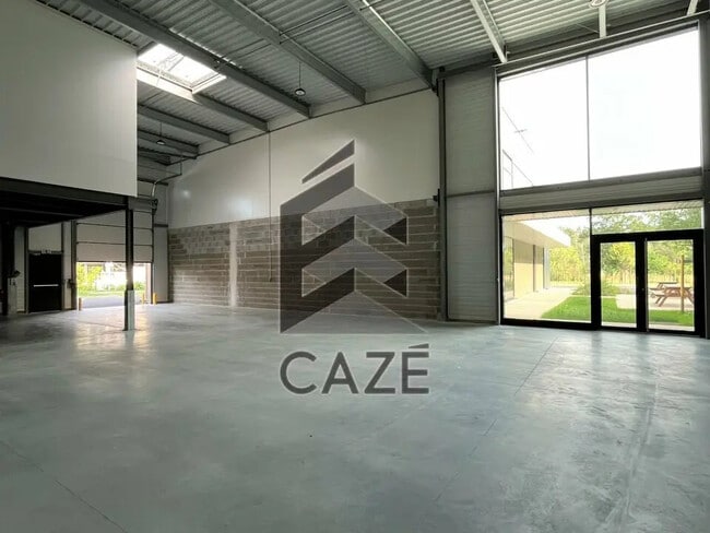 Plus de détails pour Local d'activités à louer