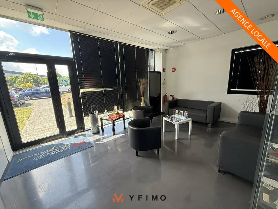 Local d’activités dans Élancourt à louer Hall d’entrée– Image 1 sur 8