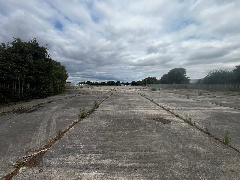 3/3A Quartermaster Road, Westbury à louer - Photo de l’immeuble – Image 2 sur 3