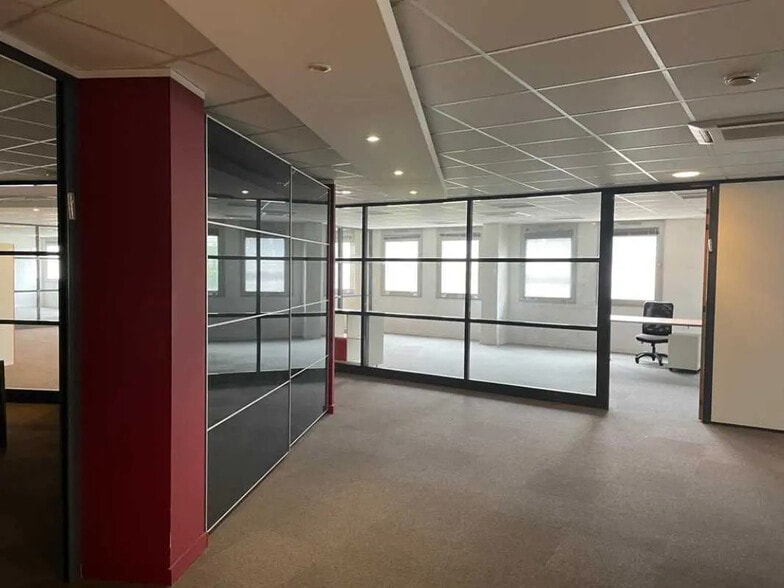 Bureau dans LA VARENNE SAINT HILAIRE à louer - Photo de l’immeuble – Image 2 sur 13