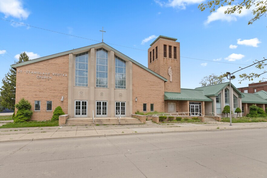 266 Antoine St, Wyandotte, MI à louer - Photo de l’immeuble – Image 2 sur 30