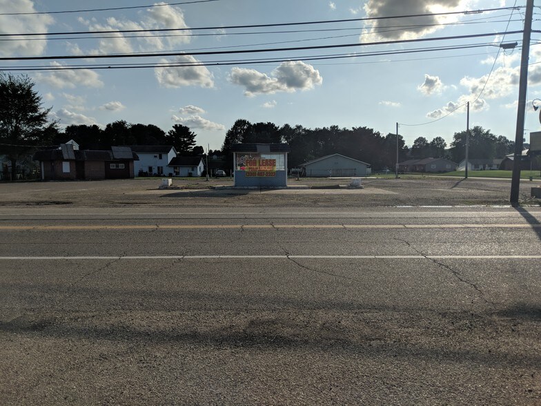 998 N Wooster Ave, Strasburg, OH à louer - Photo principale – Image 1 sur 4